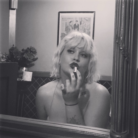 Meet your Posher, Daphne - Picture 1 of 1